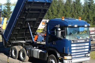 Scania R124-420 6x6 třístranný sklápěč s palet.šířkou k