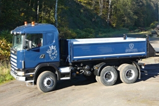 Scania R124-420 6x6 třístranný sklápěč s palet.šířkou k