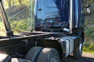 Scania R124-420 6x6 třístranný sklápěč s palet.šířkou k