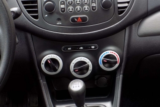 Hyundai I10 1.1 servisní knížka, 1. maj