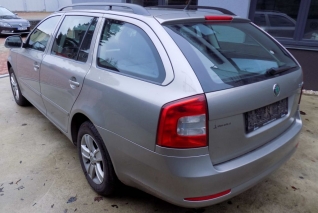 Škoda Octavia 1.6 TDi CZ 1. maj, servisní knížka