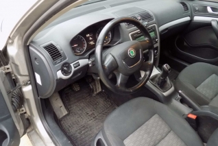 Škoda Octavia 1.6 TDi CZ 1. maj, servisní knížka
