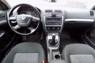 Škoda Octavia 1.6 TDi CZ 1. maj, servisní knížka