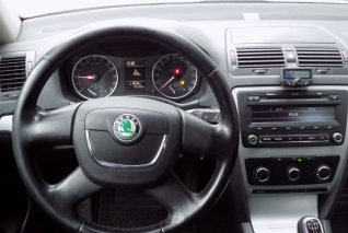 Škoda Octavia 1.6 TDi CZ 1. maj, servisní knížka