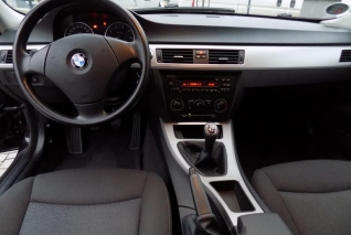 BMW Řada 3 320i Touring Xenon