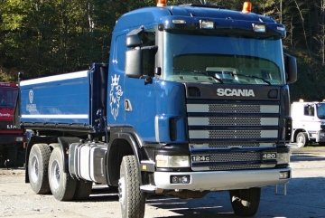 Scania R124-420 6x6 třístranný sklápěč s palet.šířkou k